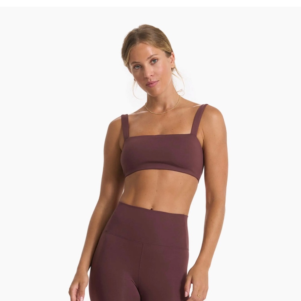 NWT Vuori Evolve Square Neck Bra | Fig